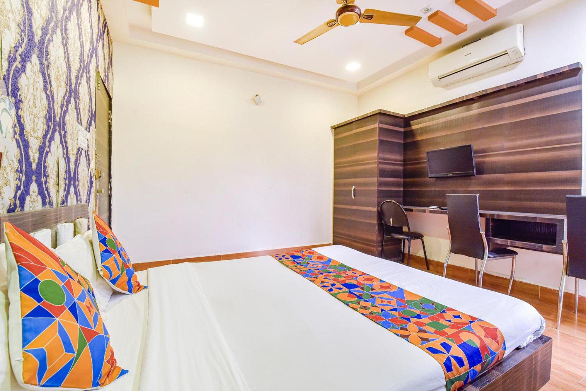 Homestay Fabexpress Shri Shyam Palace *